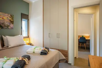 Image de Erato - Newly renovated Home w. Parking