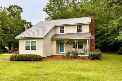 Image de Farmhouse Charm with acres to roam and close to downtown Burgaw