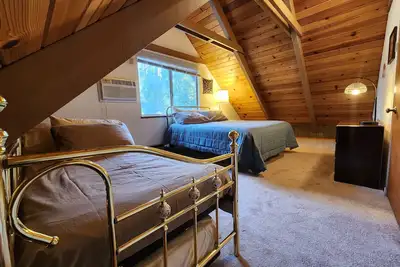 Image de Charming Mountain Retreat: Adventure, Wine Tasting, Music & Family Fun Await!