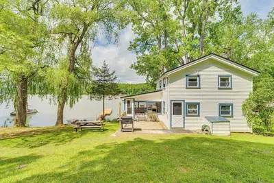 Image de Waterfront Home on Lake Champlain w\/ Dock & Kayaks