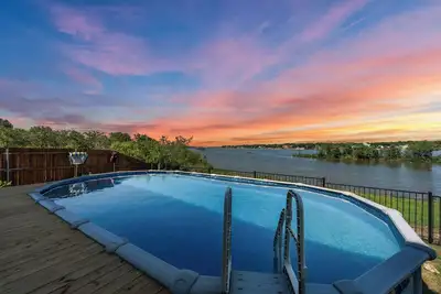 Image de Lake House with Stunning Views & Pool in Fort Worth, Tx