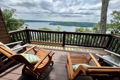 Image de Lakefront with Incredible Views!
