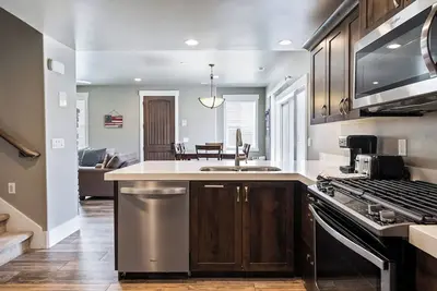 Image de Park City Contemporary Townhome Near Slopes With Clubhouse Amenities, Pet Friendly