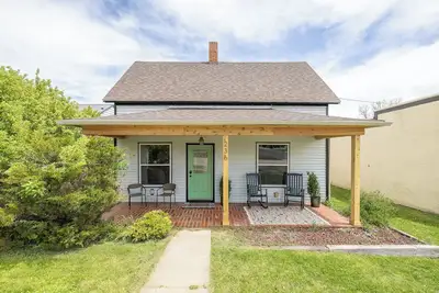 Image de New Updated Farmhouse in Custer - 2 Blocks from Main Street!