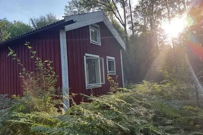 Image de Nature vacation in Sweden's southernmost wilderness, surrounded by forest and lake.
