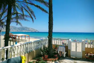 Image de Ground floor with access from the terrace to the seashore on Isla Plana beach