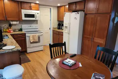 Image de Large 4 bd 2. 5 ba 2. 5 att garage suburaban Milwaukee home convenient quiet area