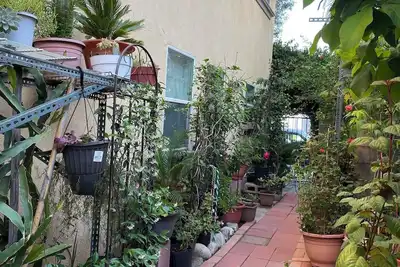Image de Large 2bd garden home w\/ free parking near Lax, beaches, stadiums, freeways