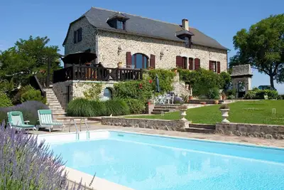Image de Beautifully Restored Stone House, Private Pool, Idyllic Setting & Stunning Views 10 mins from Najac!