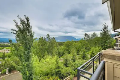 Image de Snoqualmie Townhome w\/ Balcony & Mountain Views!