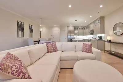 Image de Luxe & Comfort 3br Suite in Picturesque Woodlands