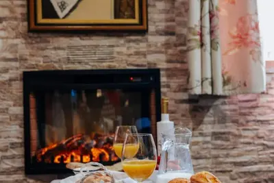 Image de Maison de vacances 'Casa Rural Los Enebros' avec piscine privée, Wi-Fi et climatisation