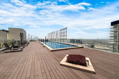 Image de Elegant Home in Al Jaddaf with Roof Top Pool