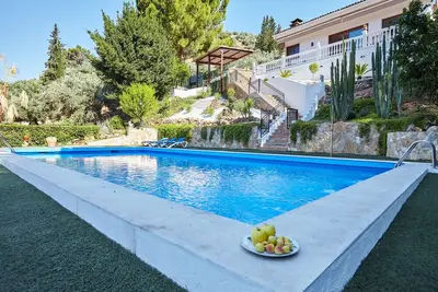 Chalet 'Villa Ibáñez' avec vue sur lac et climatisation