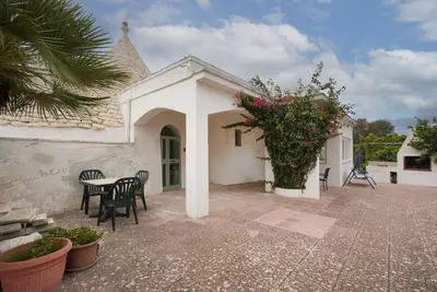 Image de Maison de vacances 'Trullo Luce Ostuni' avec terrasse privée et Wi-Fi
