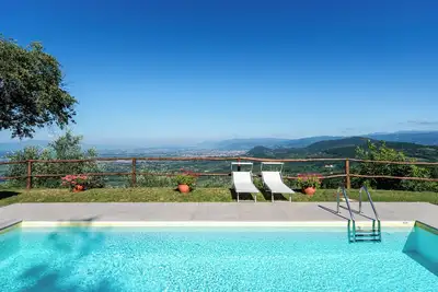 Image de Maison de vacances 'Podere Calistri' avec vue sur les montagnes, Wi-Fi et climatisation