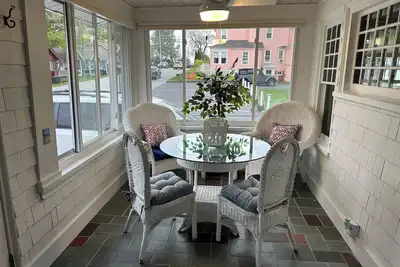 Image de Cozy Beach Home ~ a short 5 min. walk to the center & beautiful sands of Oob!
