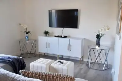 Image de Perfectly located 2bdrm suite w/patio