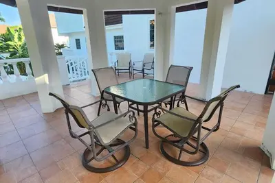 Image de Beautiful hideaway one bedroom apartment
