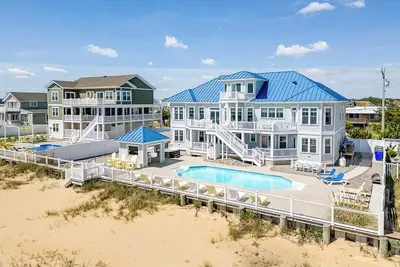 Image de Over the Moon | Oceanfront | Private Pool and Hot Tub