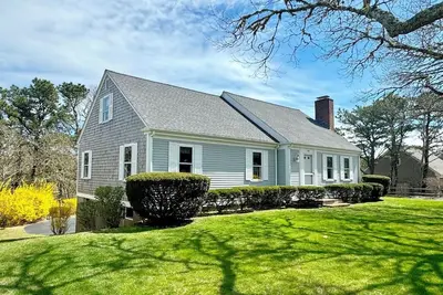Image de Beautiful Chatham, Sun Sand & Surf. 8/10 mile to beaches, pet friendly home