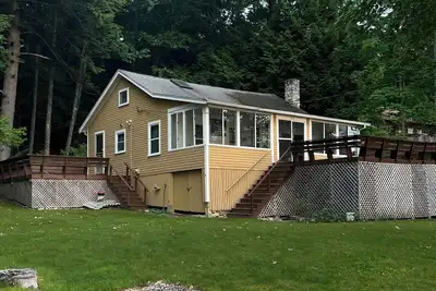 Image de It's better to wake at the lake! 3 bedroom with lovely lakefront view