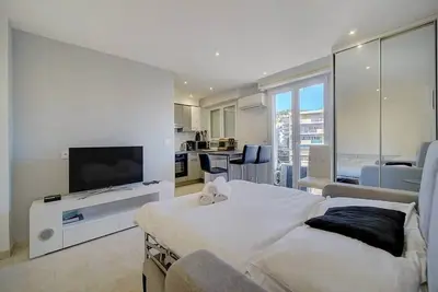 Image de Immogroom - Cosy - Cannes Centre - Clim dans salon