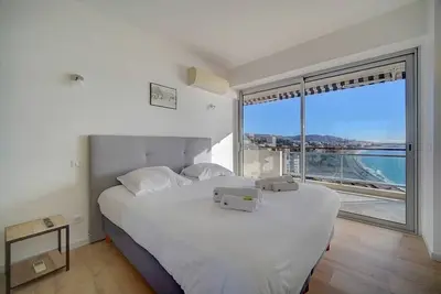 Image de Upstays Appartement 55 m² Terrasse Vue Lérins