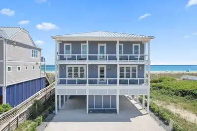 Image de \"Looney Dune\" is a 6 Bedroom / 6. 5 Bath Home w/ Private Pool & Elevator.