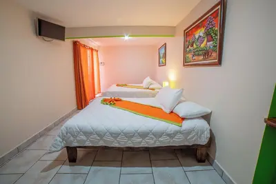 Image de 5 Minutes from Santa Elena Downtown! Ideal for families, couples, and friends.