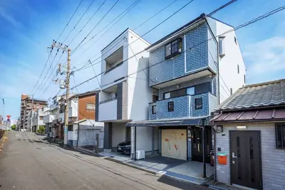 Image de Usagi no Ya is a private house located along the r - Usagi no Ya / Osaka Ōsaka