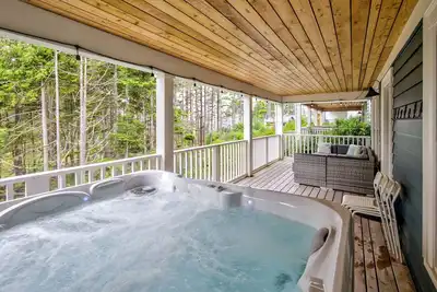 Image de Ocean-View Seabrook Home - Private Hot Tub + Double Patio