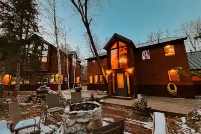 Image de Stone Table Lodge - Sleeps 8 - Hot Tub