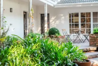 Image de White Hill Cottage - An exceptional Cottage Holiday Home filled with bay views and endless charm!