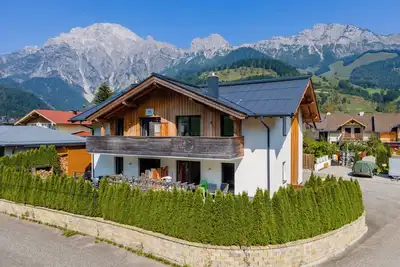 Image de Appartement moderne avec balcon et belle vue