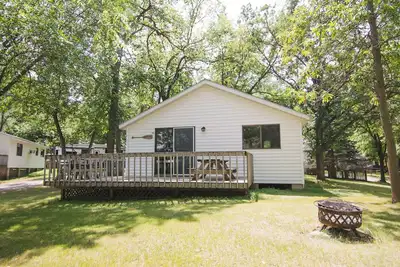Image de Summer Breeze, a 3br cabin near the beach with lake views at Riverside Resort
