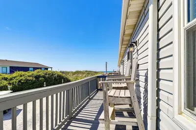 Image de Oak Island Condo w/ Ocean View: Steps to Beach!