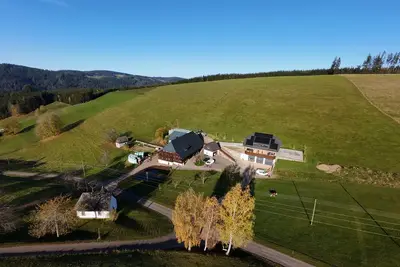 Image de Maison de vacances 'Kapellenhof 3 Ferienwohnungen' avec terrasse partagée, jardin partagé et Wi-Fi