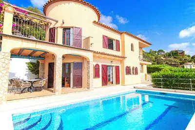 Image de Club Villamar - Villa pratique et fonctionnelle avec piscine privée, à 6000 mètres de la plage, s. . .