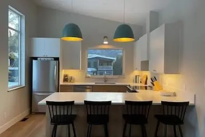 Image de Brand-new ski-in apartment / Private hot tub / Ac