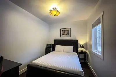 Image de Renovated Suite - Downtown Fernie - Private