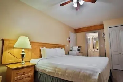Image de King Lock-Off Suite - Hotel Style - 24/7 Check-In