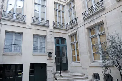 Image de En plein coeur de Paris : Bel immeuble du 18ème classé Monument Historique