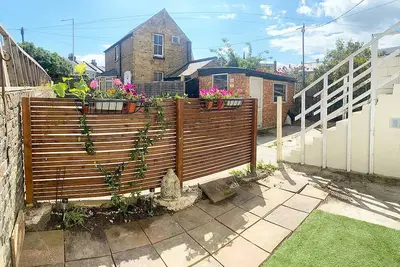 Image de Spacious Luxurious Sun-Filled Garden Flat With Private Parking
