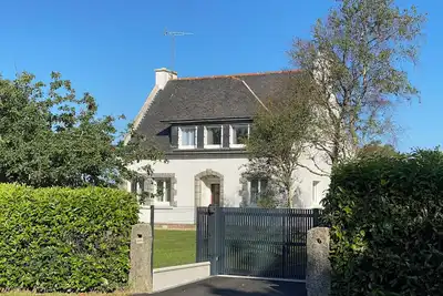 Image de Maison et grand jardin proche de la mer\ncommerce à proximité
