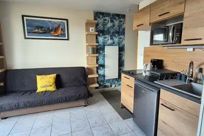 Image de Studio vue mer proche commerces avec loggia et ascenseur
