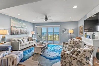 Image de Ocean Front Oasis with Private Balcony Beach Views