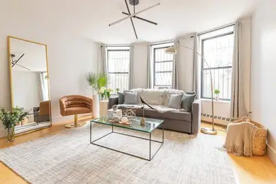 Image de Cypress Court I by Rove Travel | Harlem Apartment