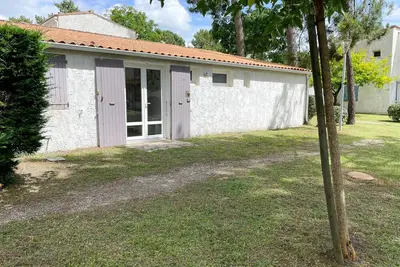 Image de Villa rénovée 4 pièces 80m² avec patio privé et accès plage - La Palmyre