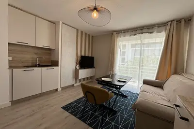 Image de Appartement cosy avec balcon - 4 couchages, parking, proche commerces et transports - La Rochelle